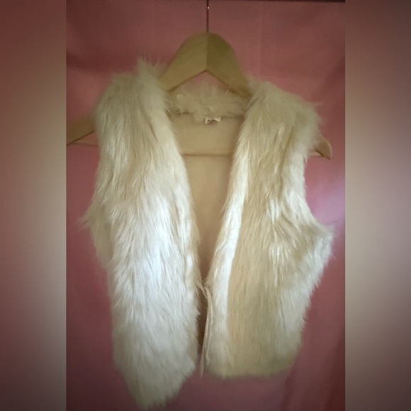 Mossimo Supply Co. Jackets & Blazers - Mossimo Supply Co. Cream Faux Fur Vest